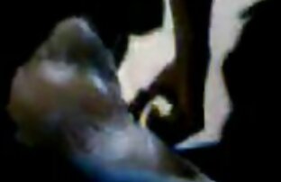 XXX Schöne Frau trägt Spitze reif weiber Dessous und Strümpfe in casting